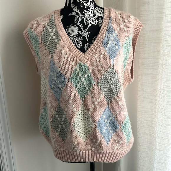 Jamie Scott Sweaters - 👁️3/$15 Vintage Pink and Blue V-Neck Argyle Hand Knitted Sweater Vest